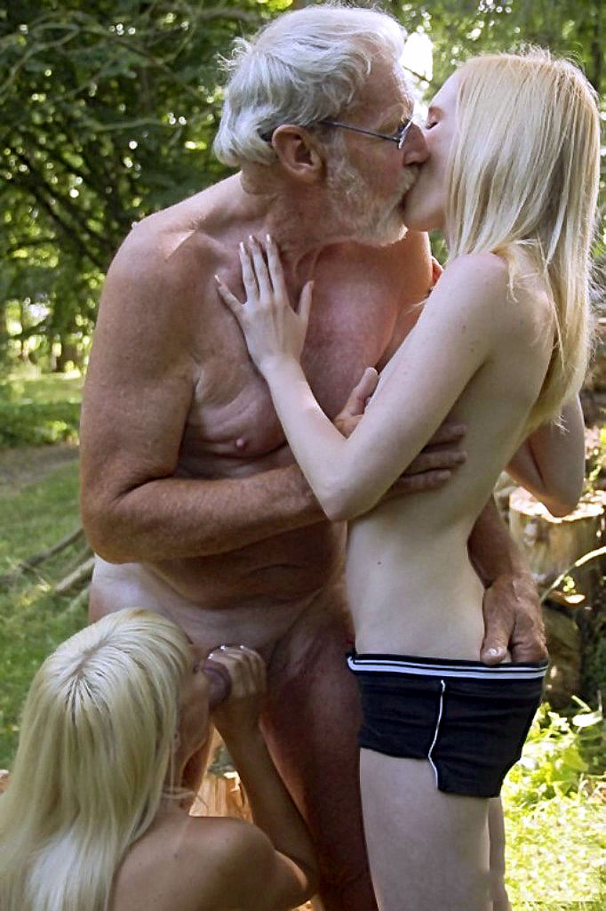 Amateur nudists threesome