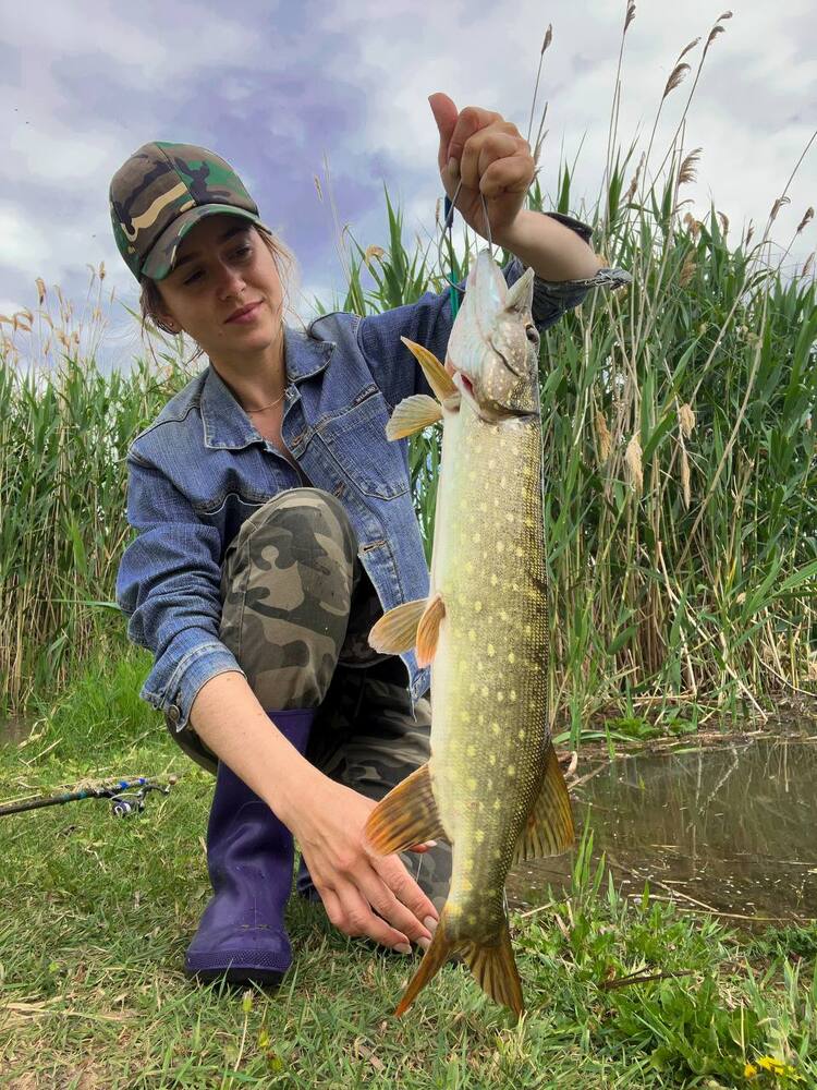 Oh if only I coould post the pictures of this slut nut and what she did with the fish.
