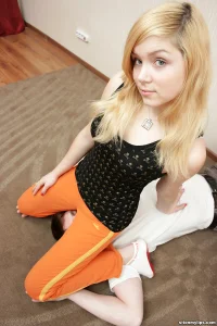Sniff my pussy!