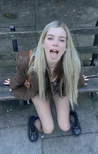 Friends watching out for cops as i got my cocked sucked